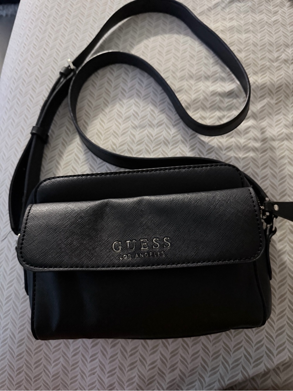 GUESS Los Angeles Black Crossbody Bag - Picture 13 of 14